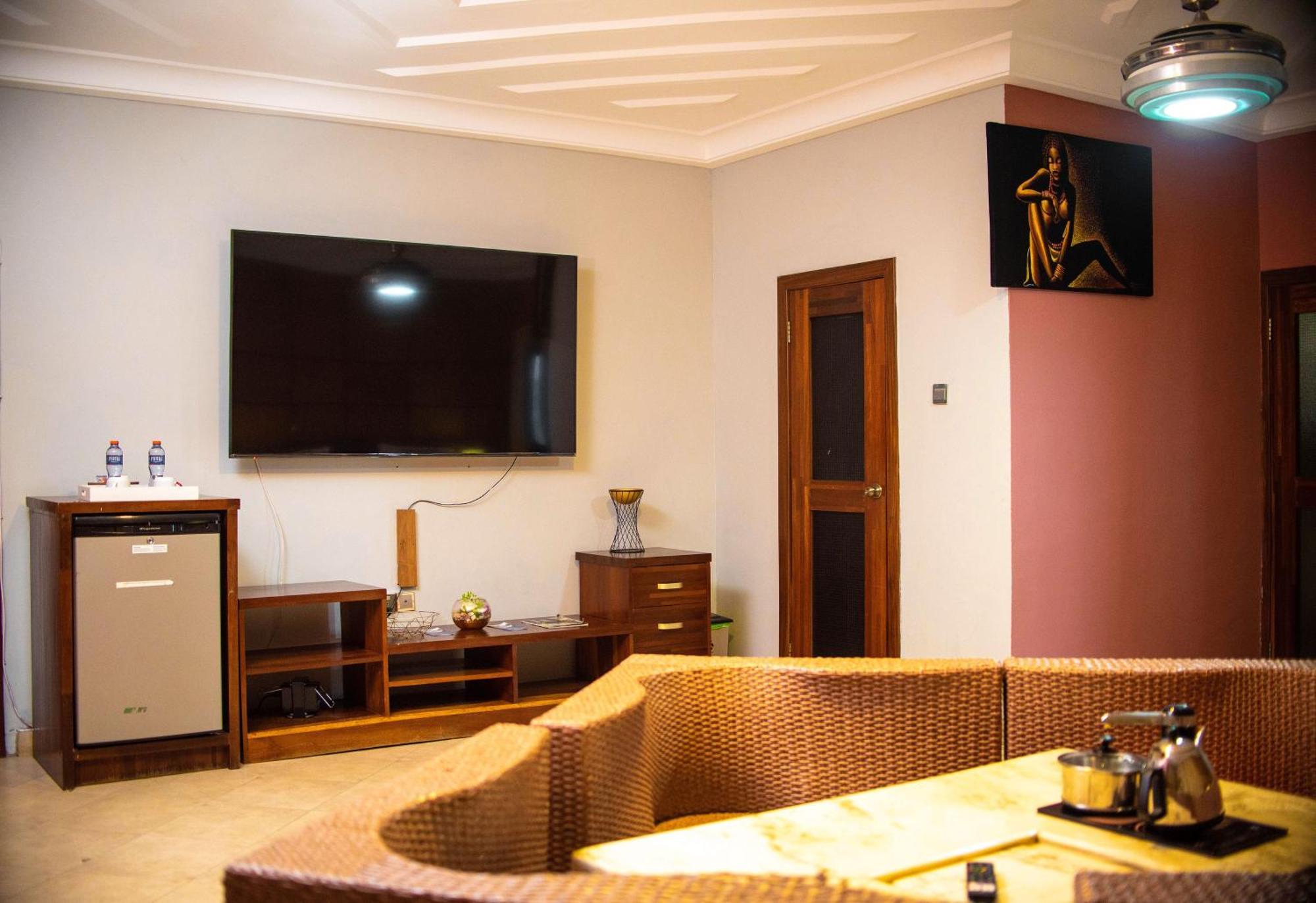 Triple Hill Hotel Weija Exterior foto